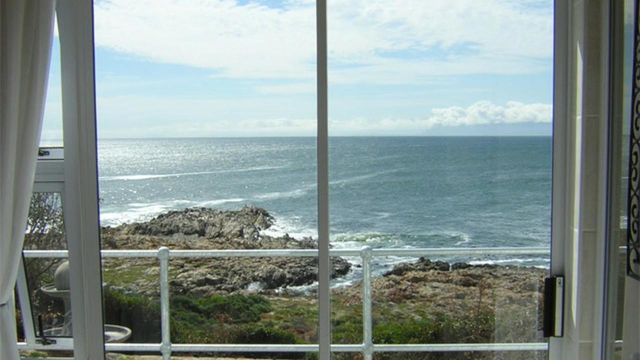 On The Rocks Guesthouse Gansbaai Buitenkant foto