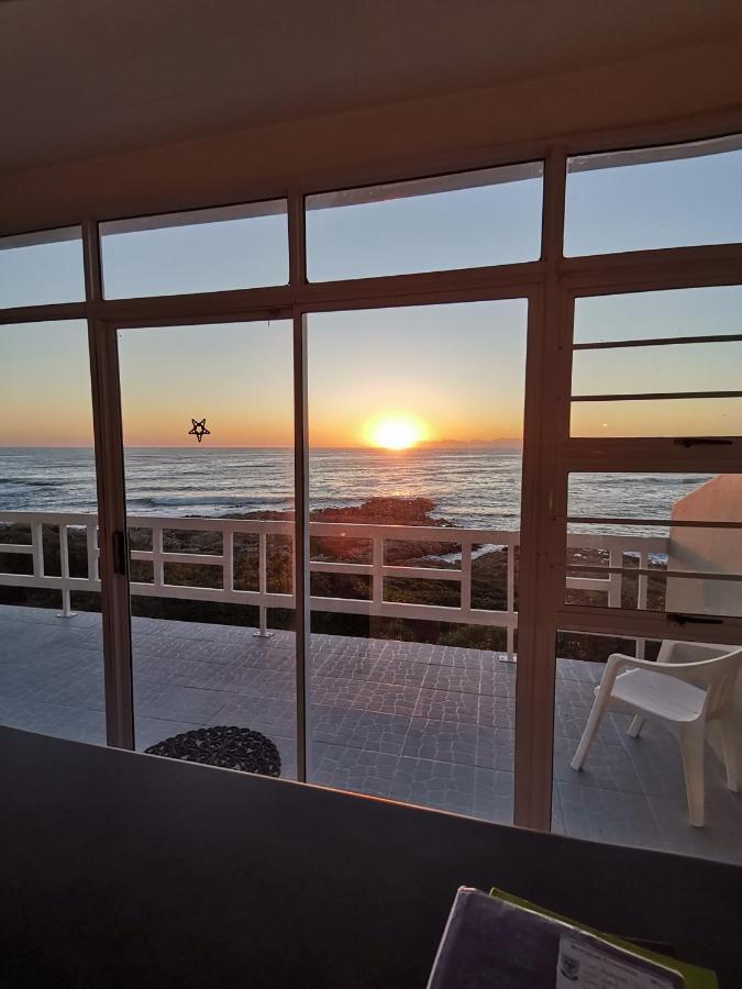 On The Rocks Guesthouse Gansbaai Buitenkant foto