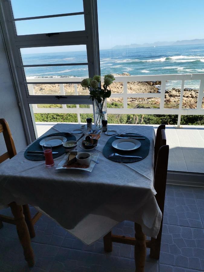 On The Rocks Guesthouse Gansbaai Buitenkant foto