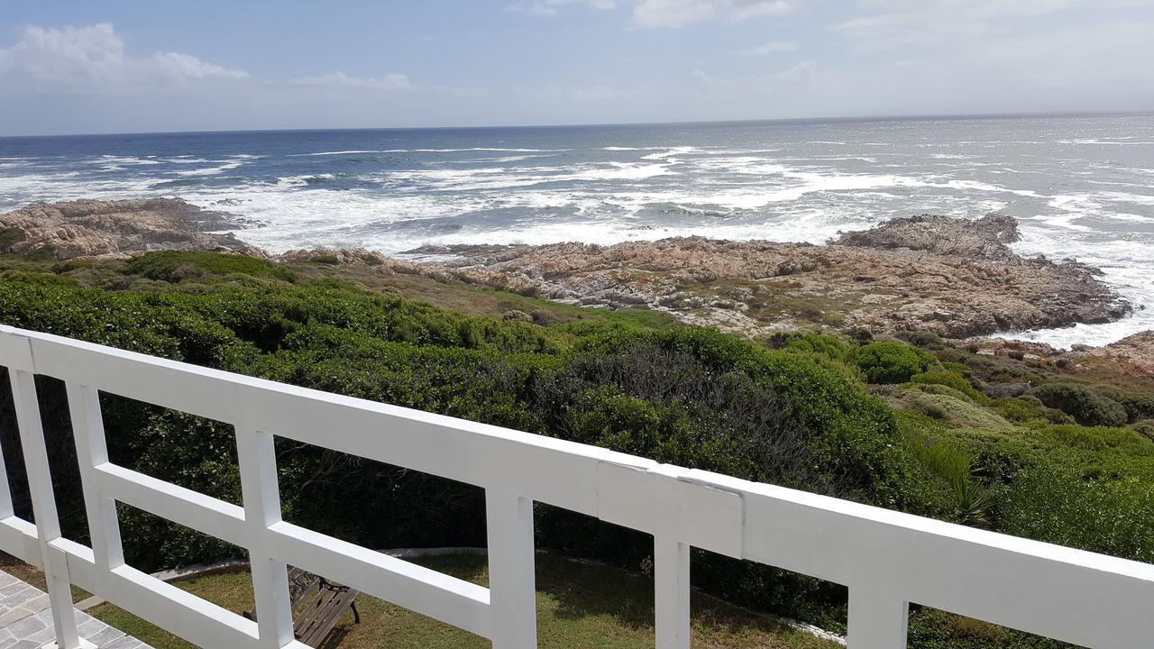 On The Rocks Guesthouse Gansbaai Buitenkant foto