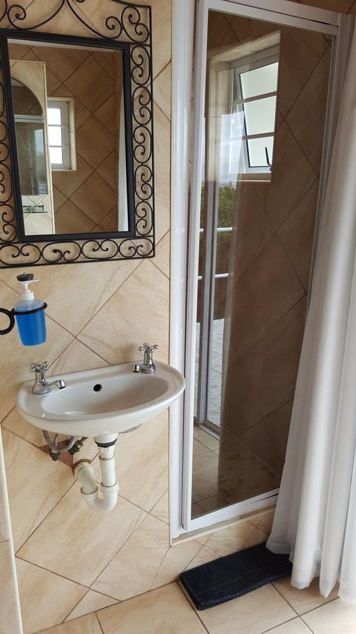 On The Rocks Guesthouse Gansbaai Buitenkant foto